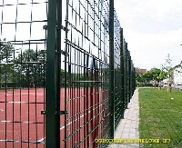 Wysokie ogrodzenie boiska system panelowy